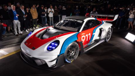 Introducing the new Porsche 911 GT3 R rennsport